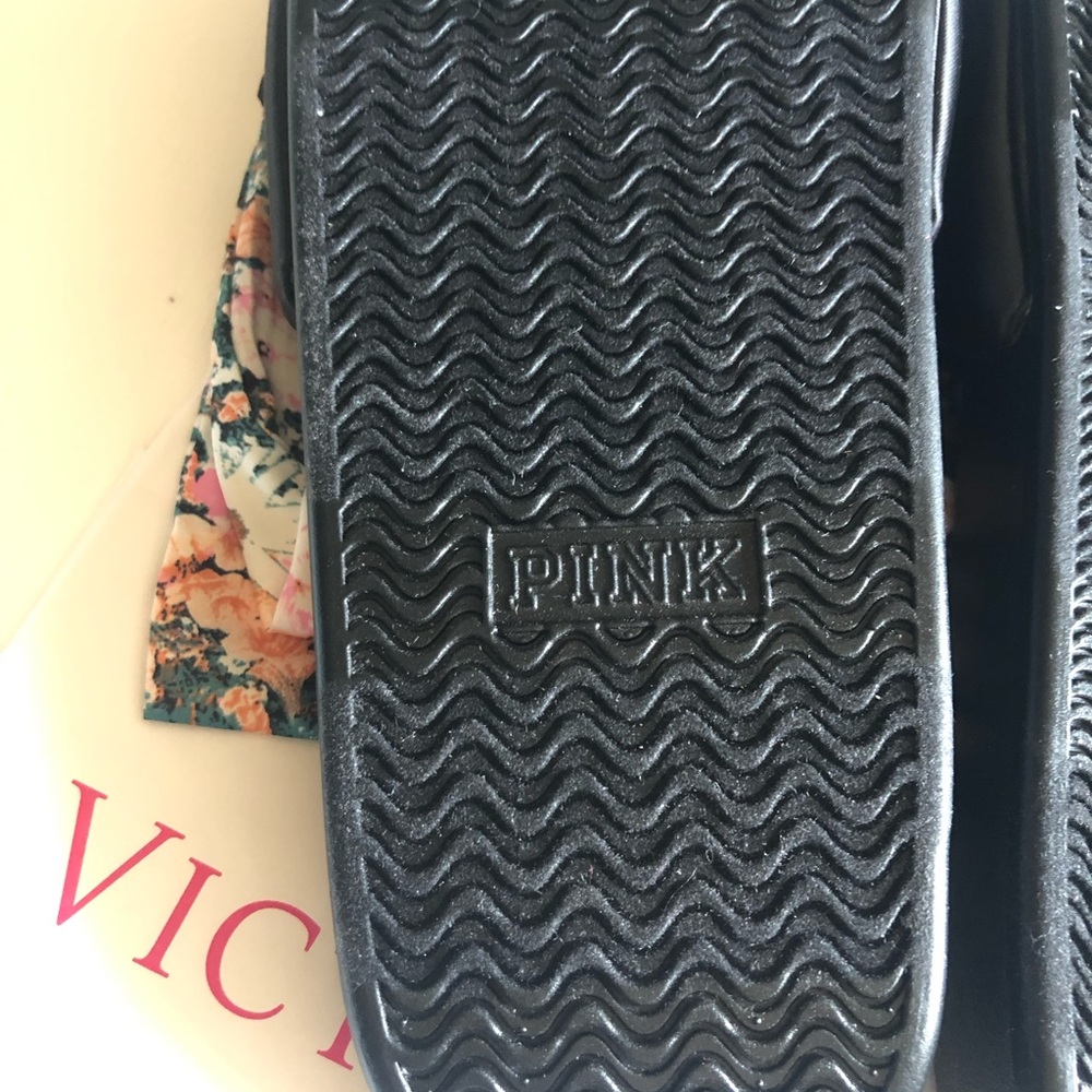 🛑⚠️ SOLD 6.1.22 ⚠️🛑 
VS comfy sole black satin bow with flowered carry bag NWT - Picture 8 of 8